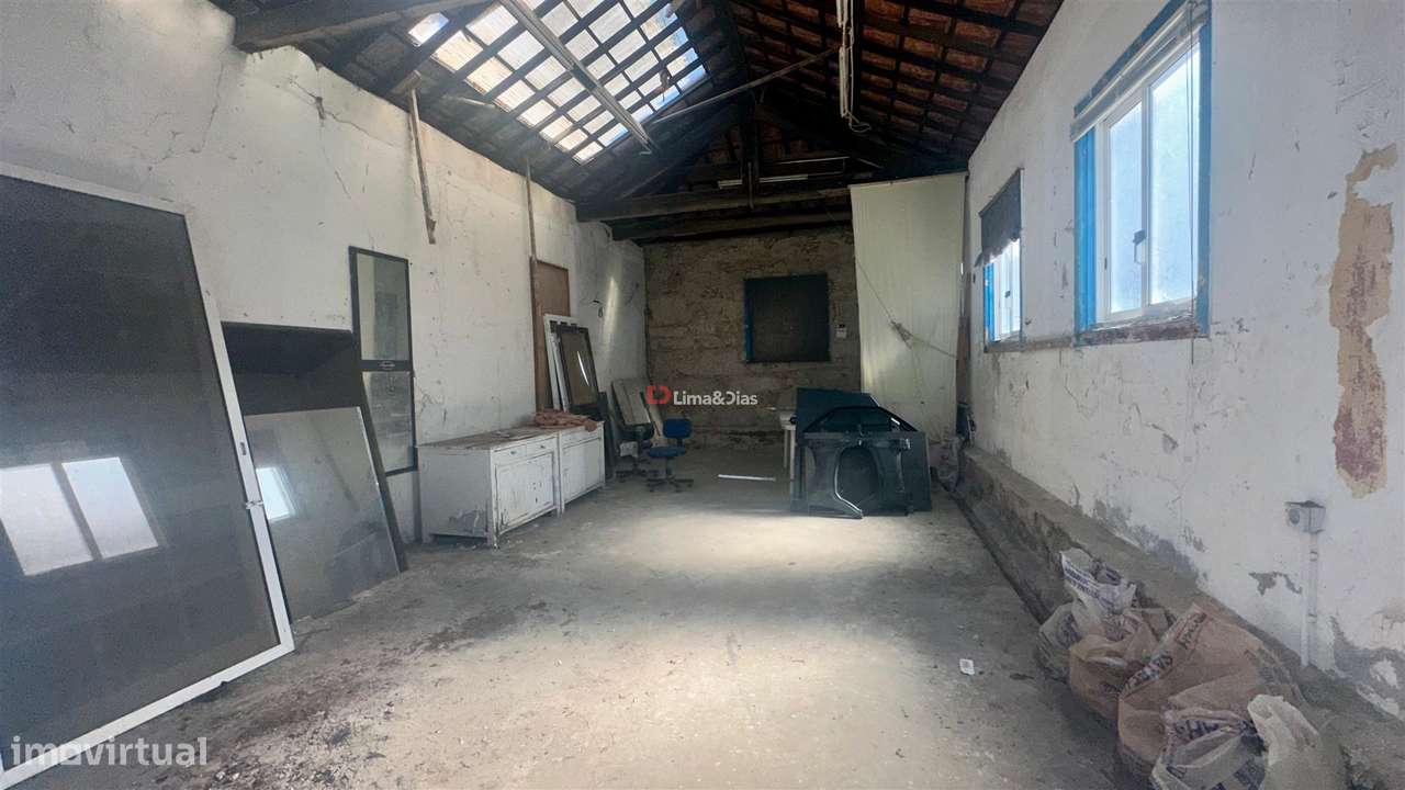 Armazém, Industria em Oliveira do Douro-24