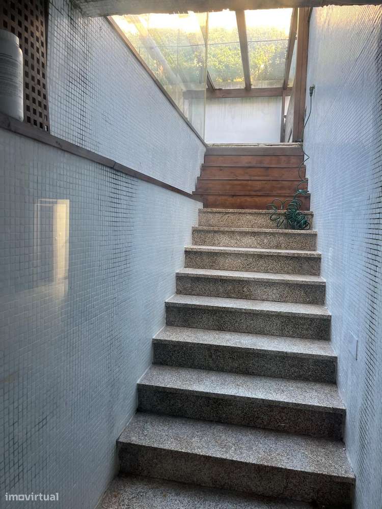 Geminada com piscina, garagem e terraço em Canidelo-45