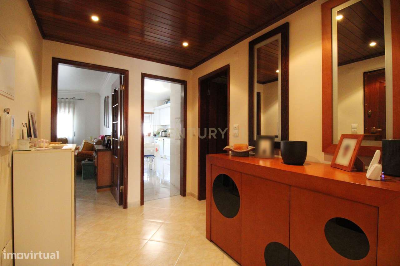 Apartamento T3 em  Santa Marta Do Pinhal com Parqueamento e Arrecadaçã-7