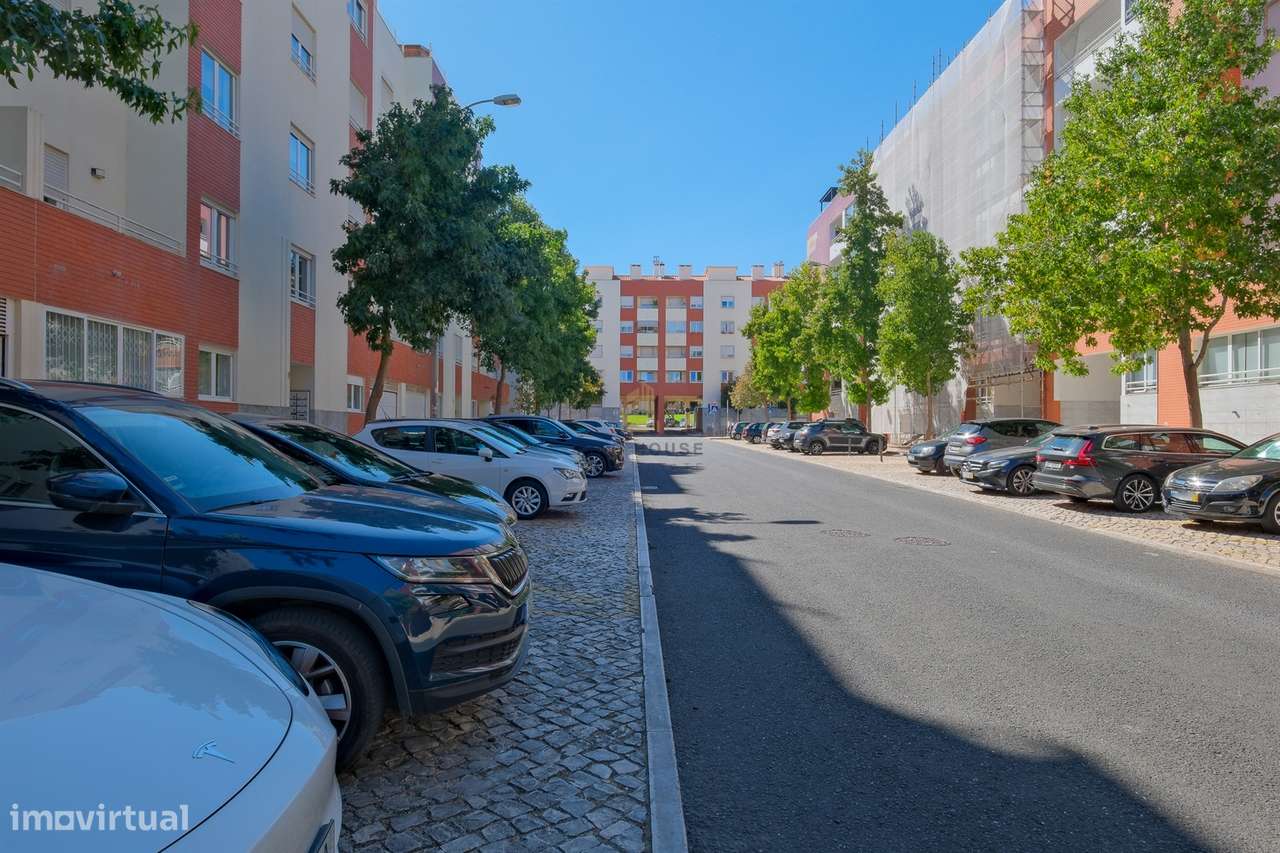 Vende-se T1 com garagem no Parque de São Domingos, em São Domingos de-27