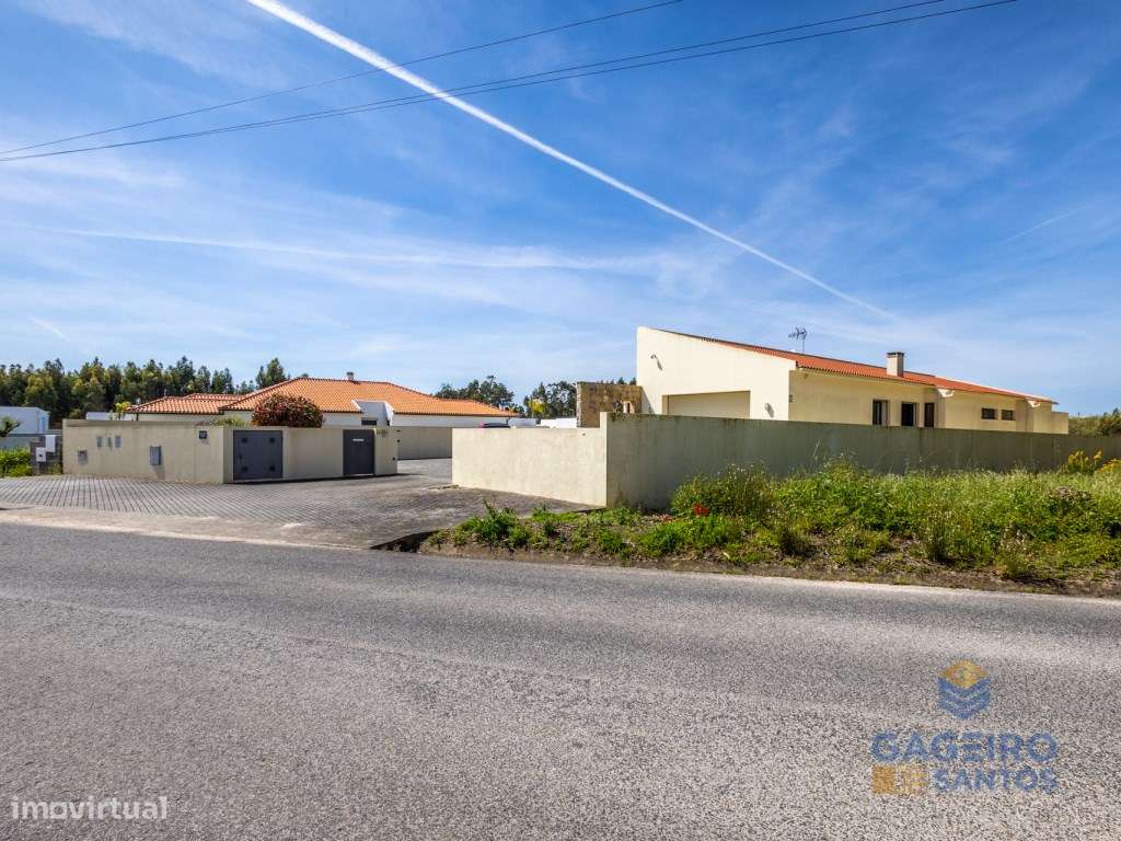 Moradia com piscina e terreno em São Martinho do Porto-56