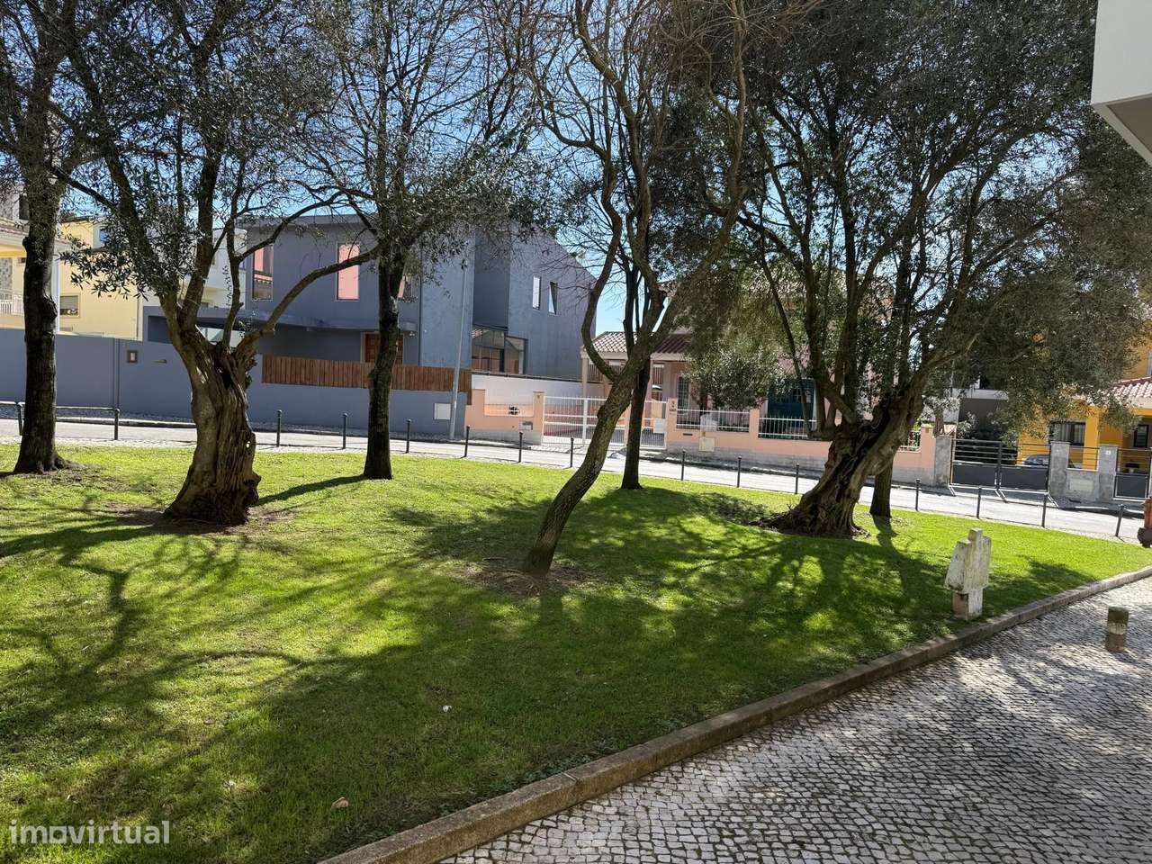 T3 Centro de Queijas, Oeiras. Parqueamento, Arrecadação, Varandas.-27