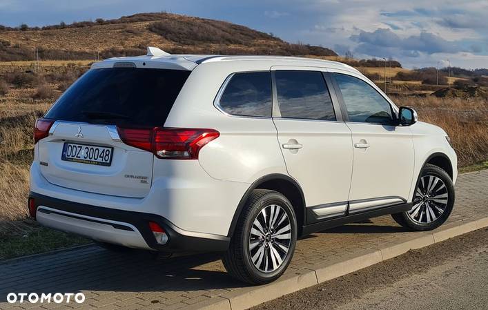 Mitsubishi Outlander - 4