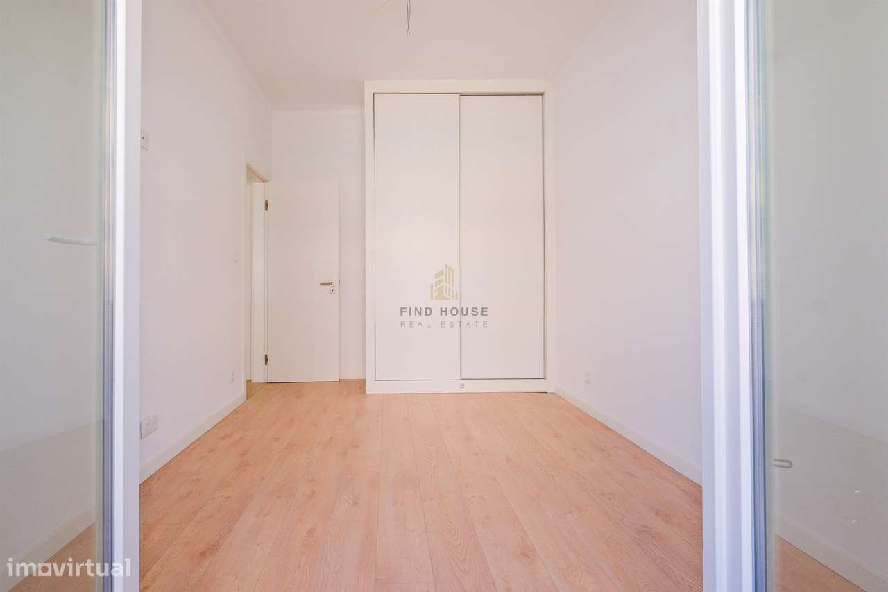 Apartamento T2 totalmente remodelado no centro de Almada-21