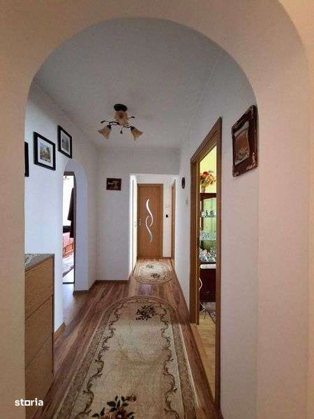 Apartament cu 4 camere - Imagine principală: 5/8