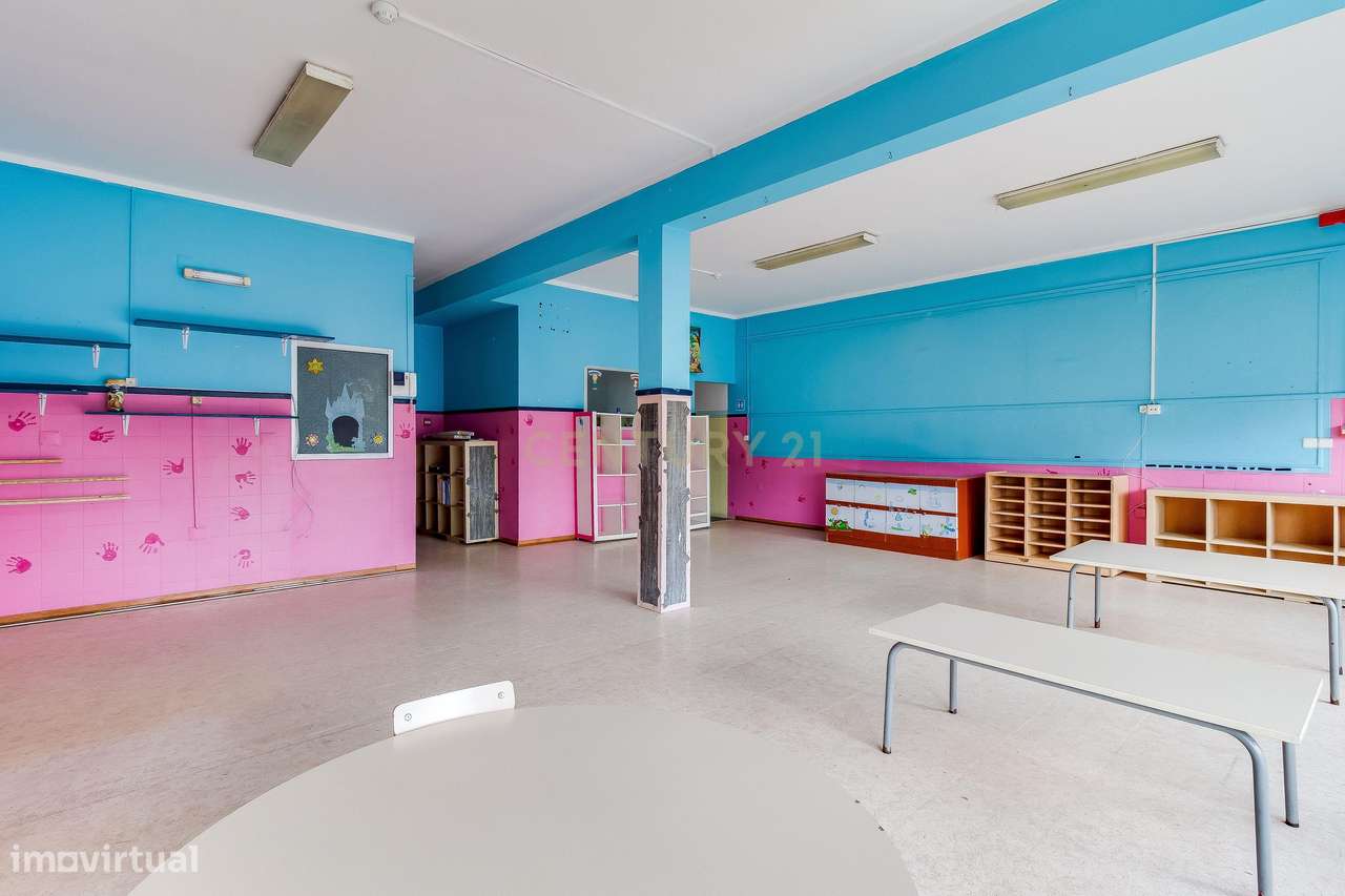 Imóvel para Infantário no Entroncamento – Espaço Amplo com Potencial d-7