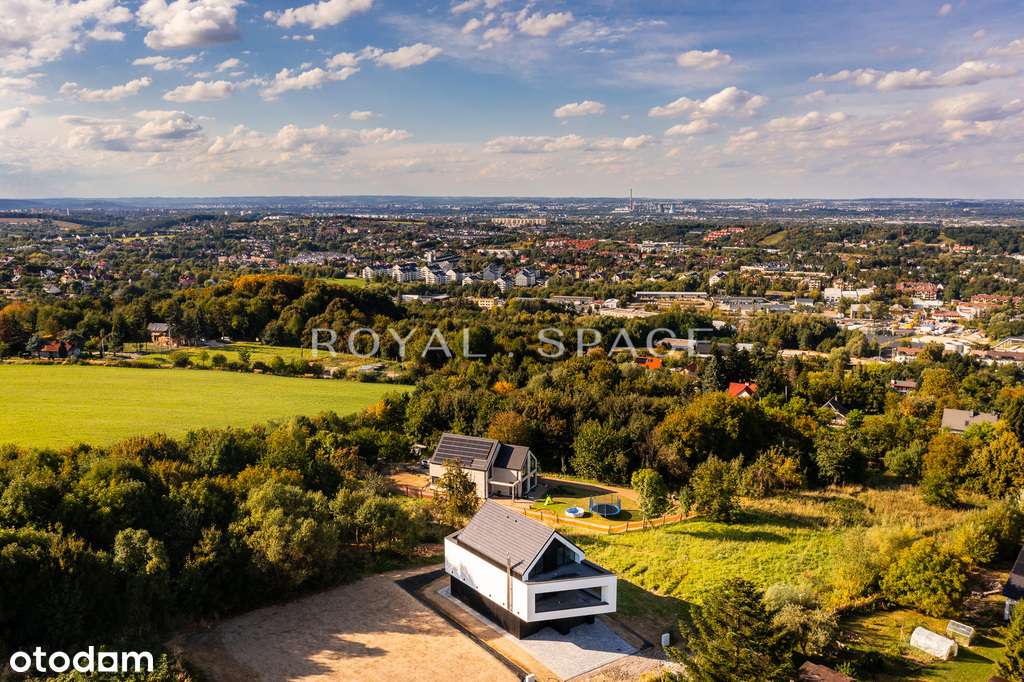 Nowoczesny dom z dużymi przeszkleniami na wzgórzu! - Pełny obrazek: 4/20
