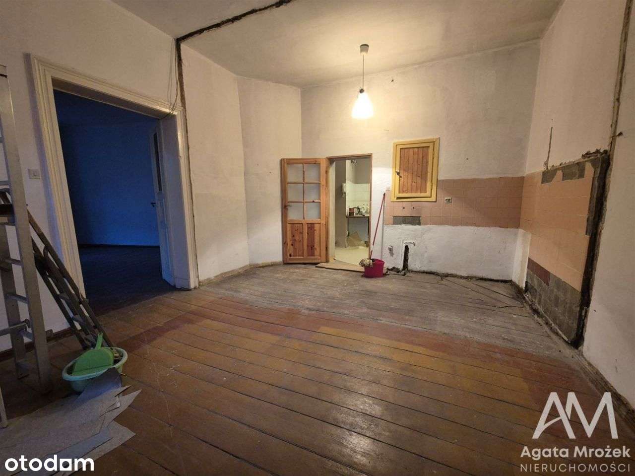 Piękna kamienica,mieszkanie z ogromnym potencjałem-11