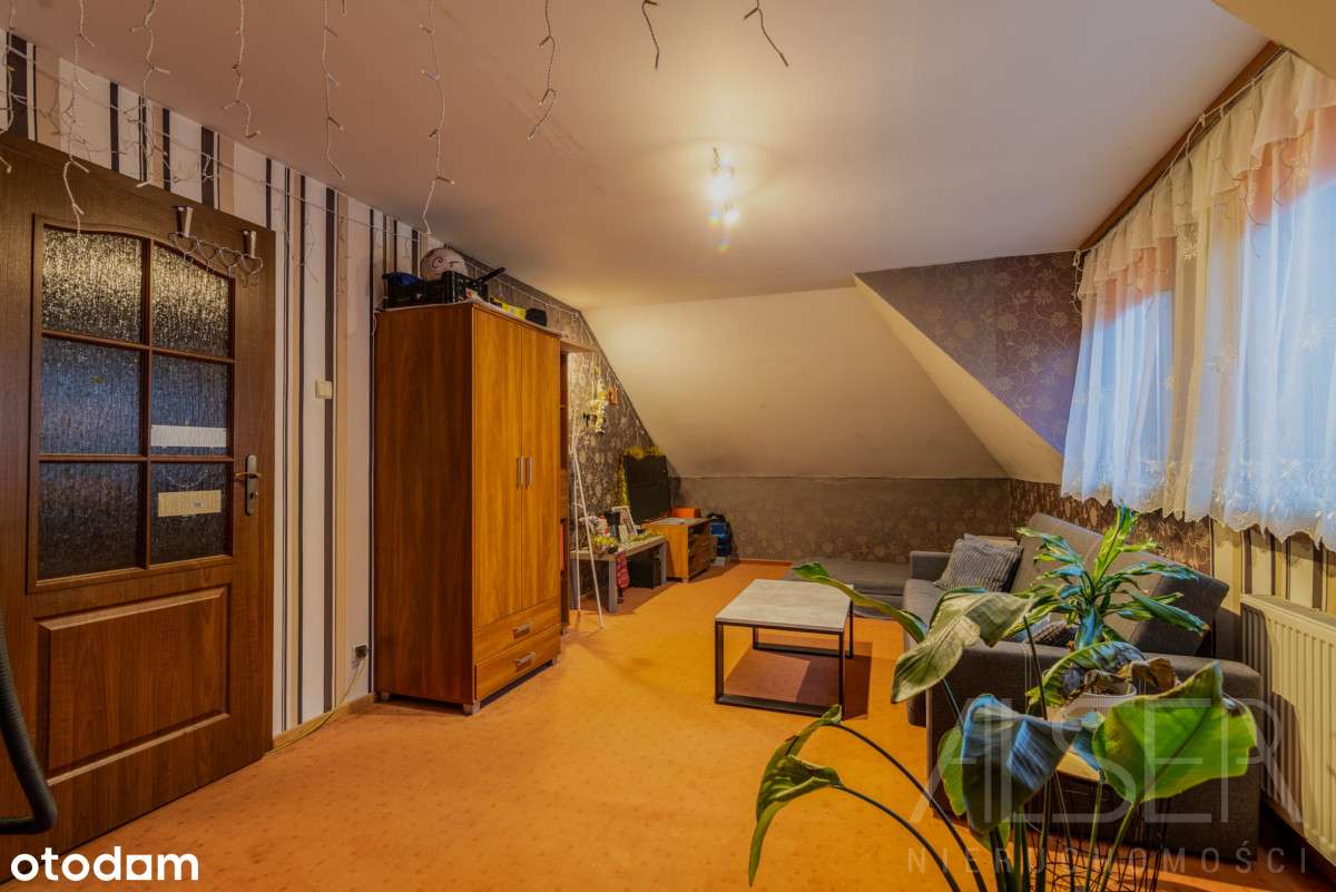 Dom na Osiedlu Bajkowym + Budynek Mieszkalno-Gosp.-10