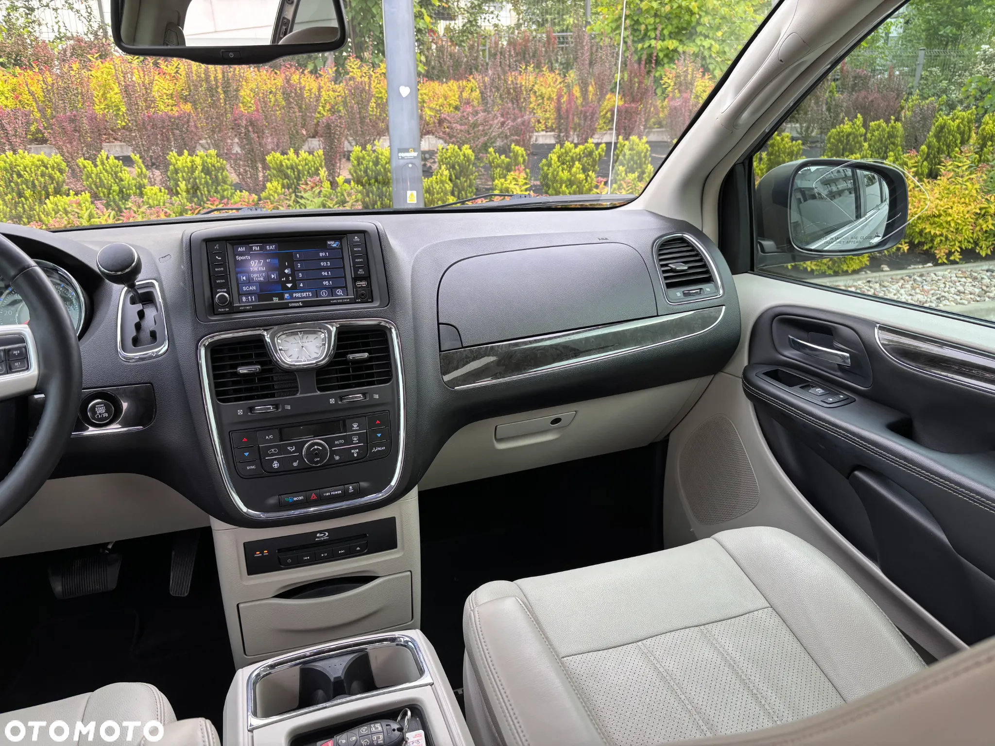 Chrysler Town & Country 3.6 Limited - 23