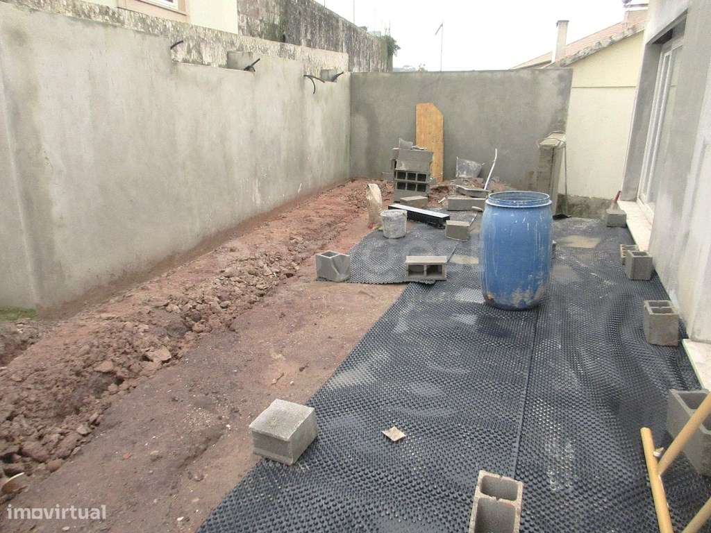 Moradia T3+1 Totalmente Remodelada em Torres Vedras-15