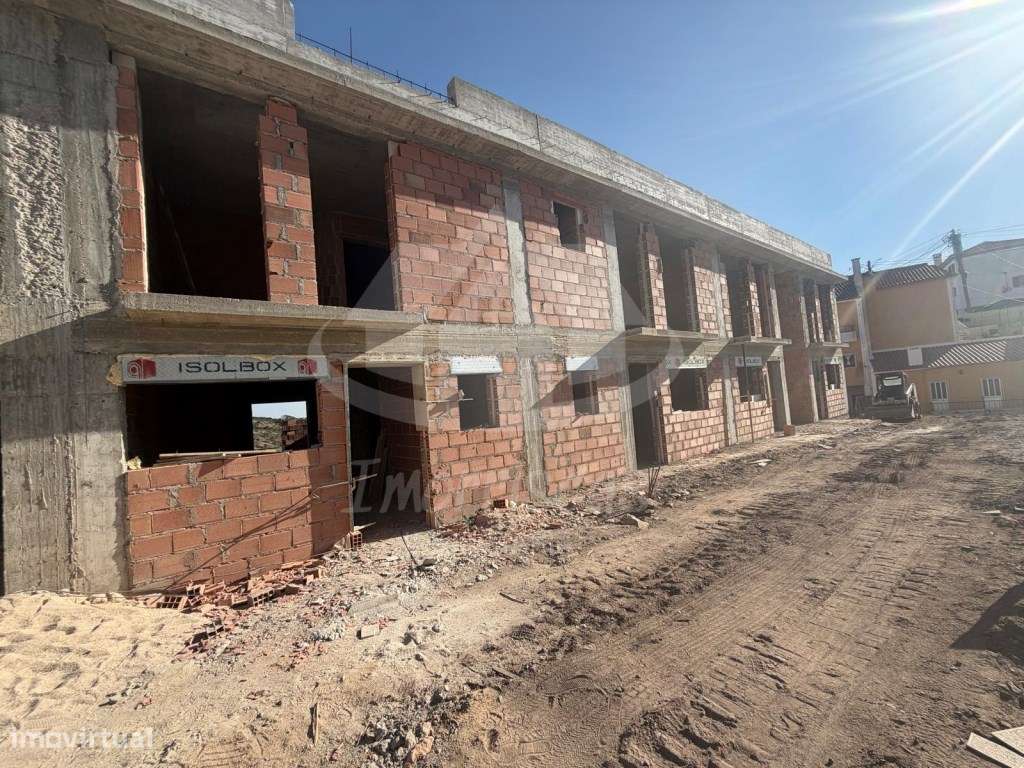 Moradia T3 com piscina, logradouro e varanda em condomínio privado ...-13