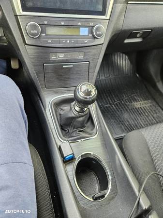 Toyota Avensis 2.2 D-CAT Luxury - 6