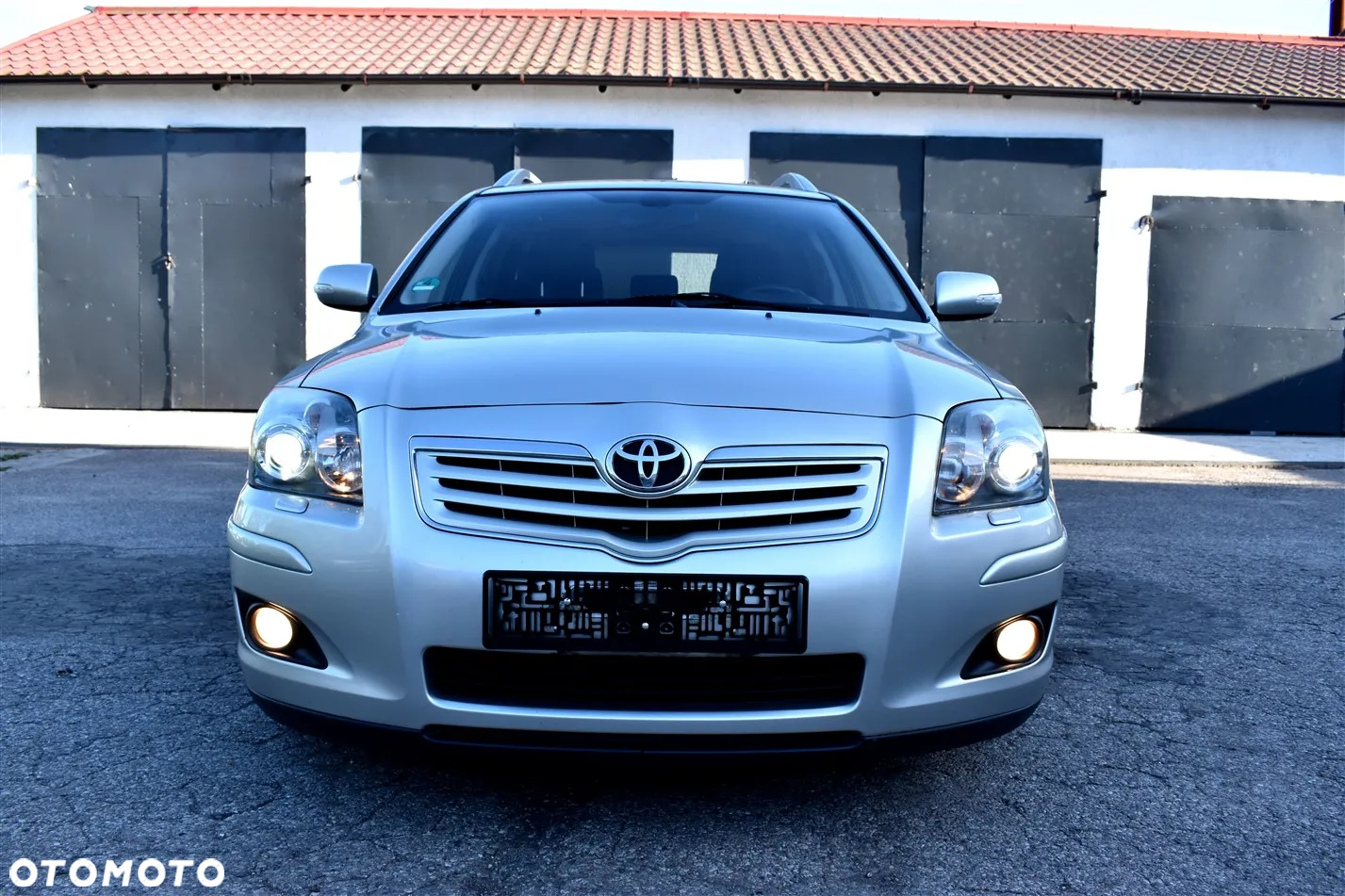 Toyota Avensis 1.8 VVT-i Sol - 2