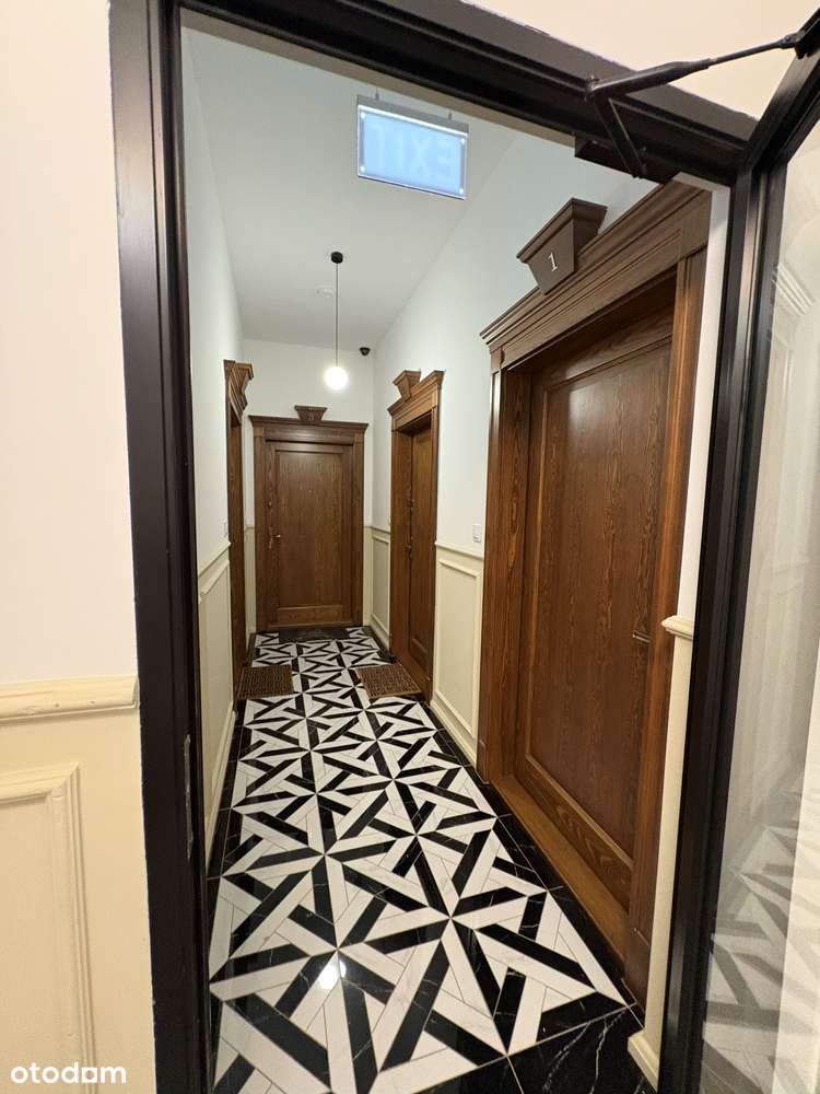 Kawalerka w odrestaurowanej kamienicy z windą – Centrum Poznania-15