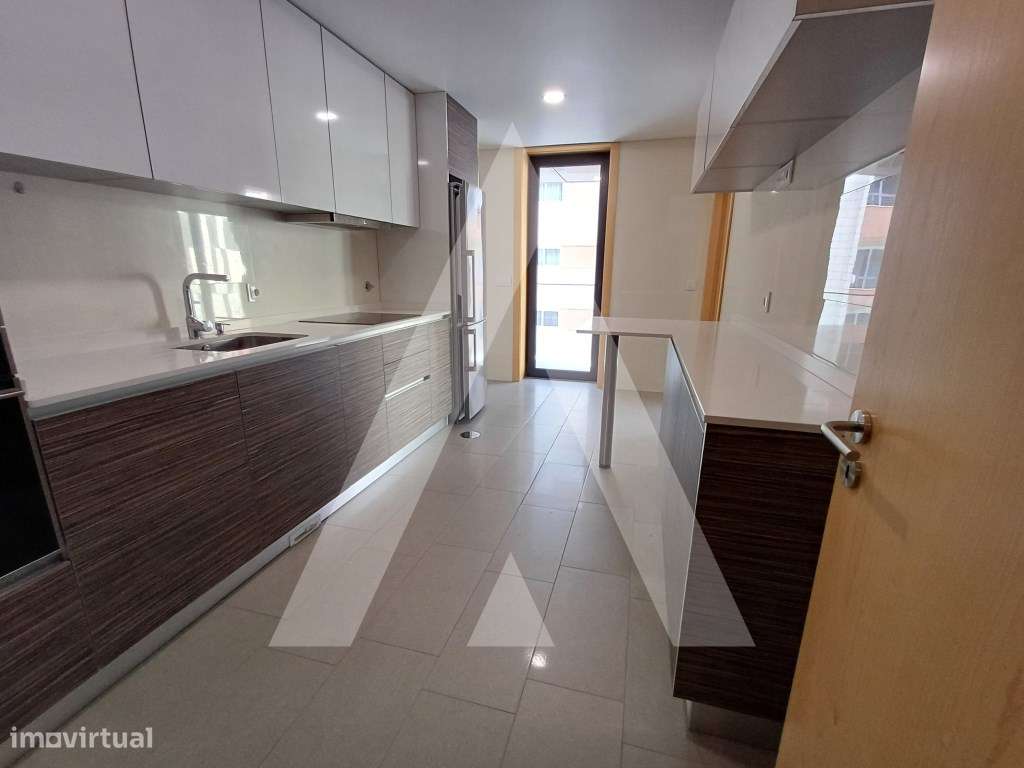 Apartamento T2 junto ao Centro Comercial Glicínias - Grande imagem: 3/21