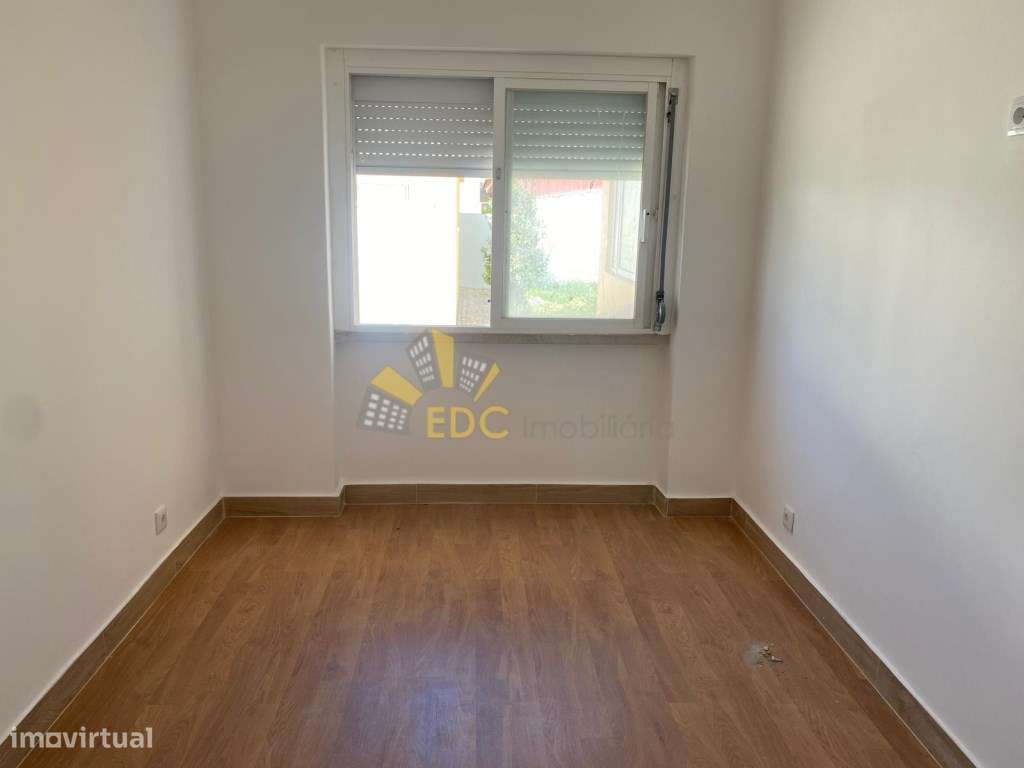 Moradia T3 - Remodelada com 2 frentes no centro de Mem Martins | Nã...-6