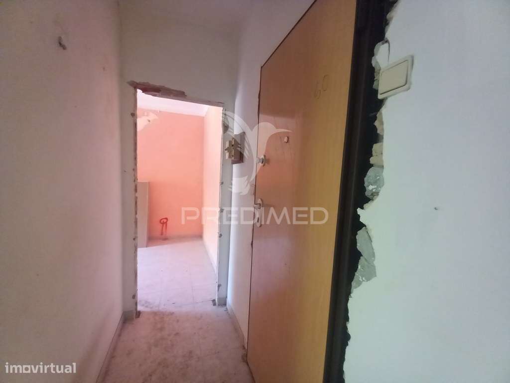 T1 Remodelado na Baixa da Banheira - Grande imagem: 3/19