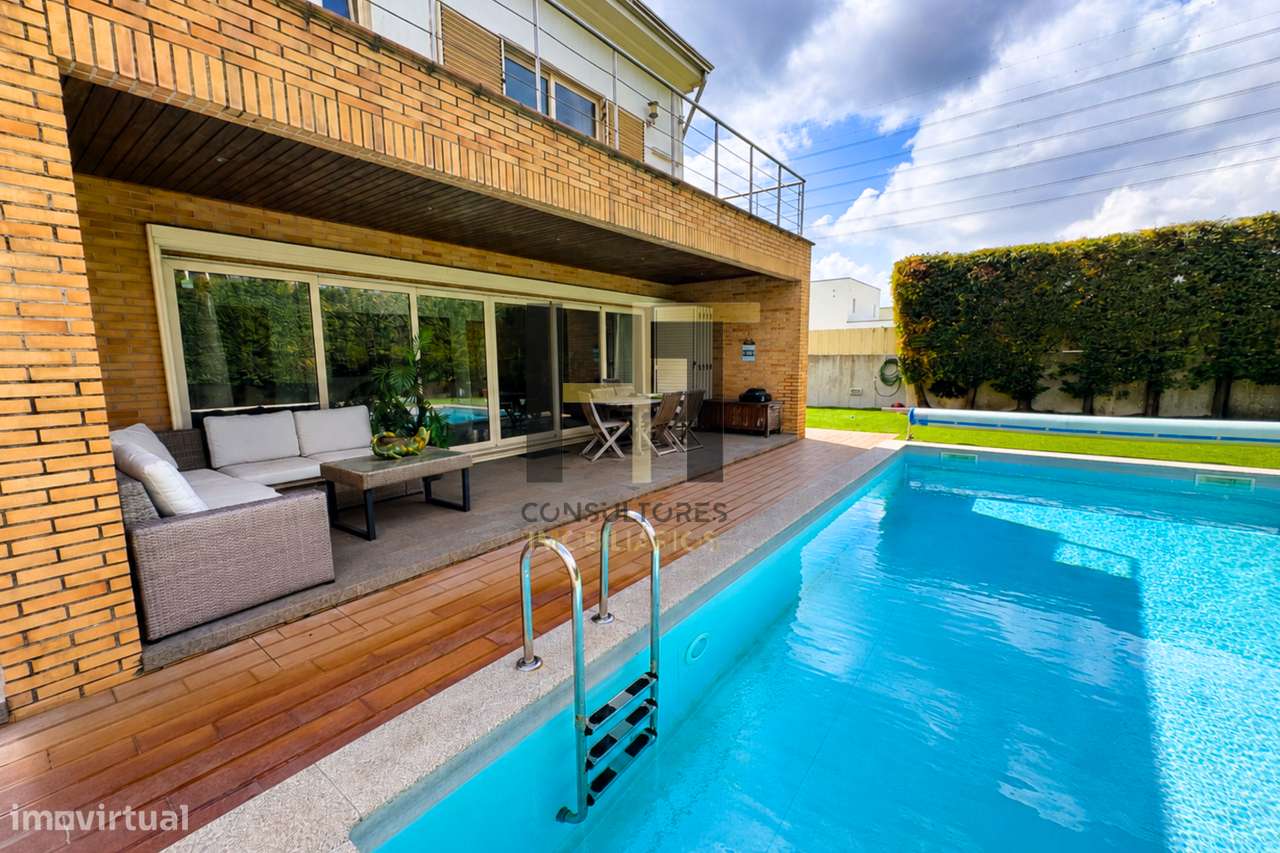 Moradia T3 | 4 Frentes | Piscina, Suite c/ Closet, Garagem 3 Carros |-42
