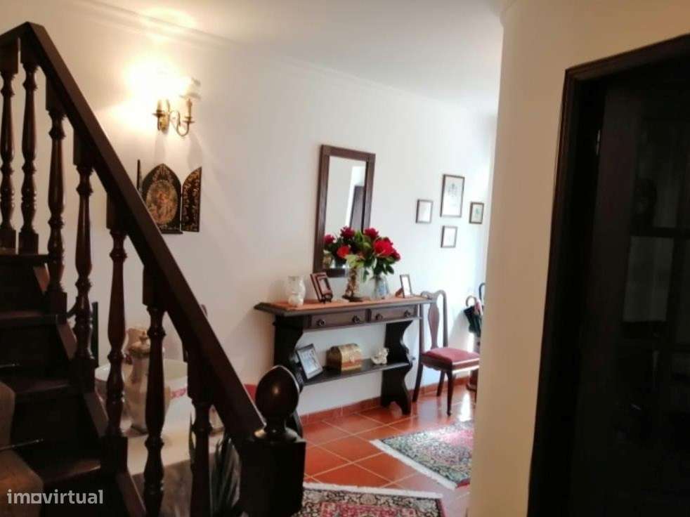 Moradia de Grande Dimensão com Potencial Habitacional, Turístico e de-36