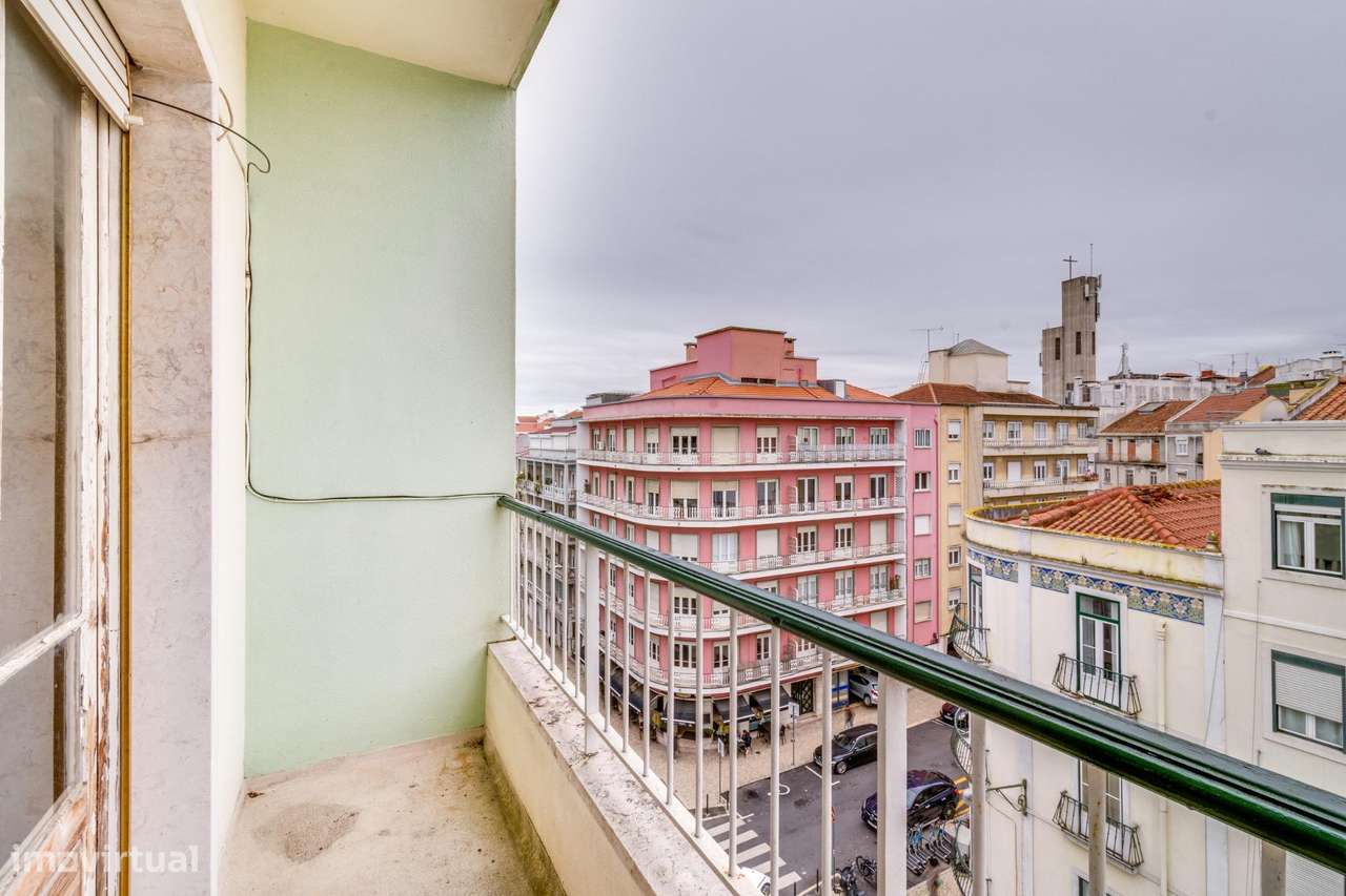 T2 para recuperação total em Arroios - 2 varandas! - Grande imagem: 4/25