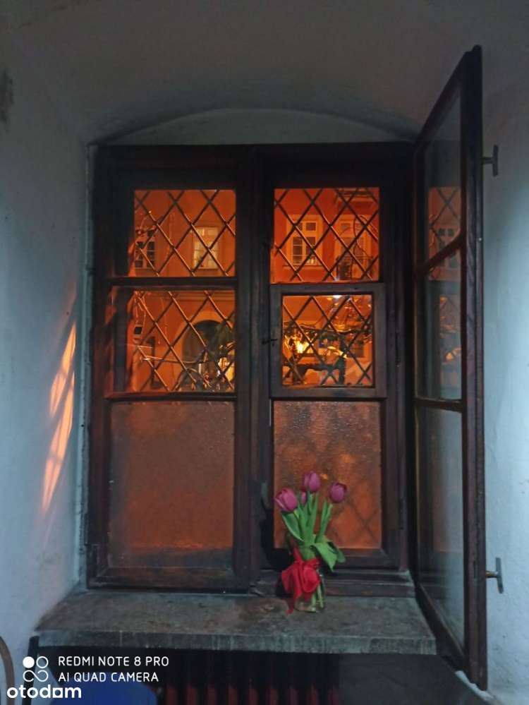 W Rynku w Sukiennicach nietuzinkowy lokal polecam!-6