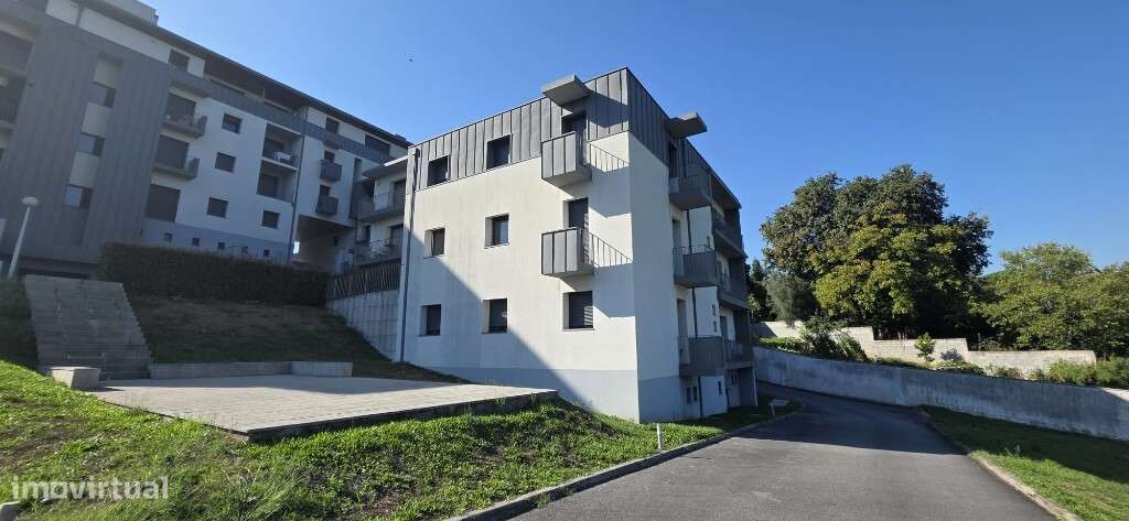 Apartamento T3 à Entrada da Cidade de Santo Tirso-0