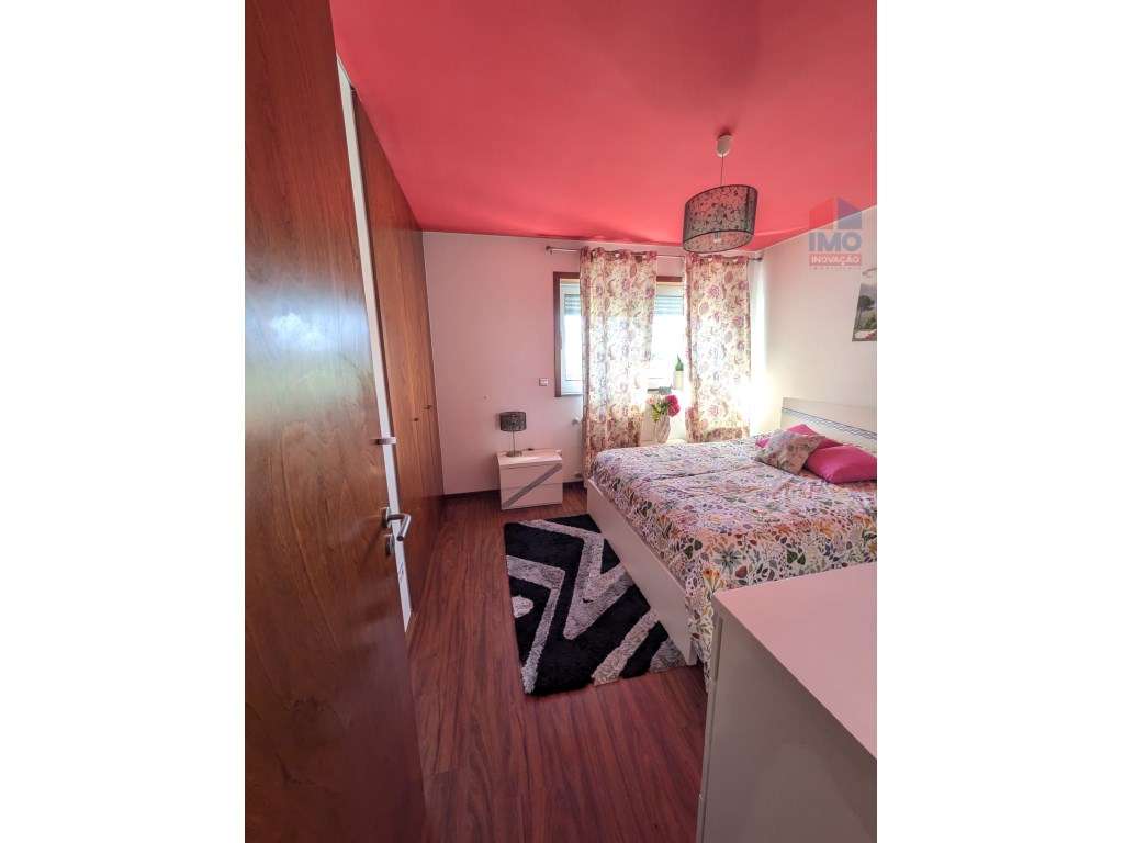 APARTAMENTO T2 COM 2 LUGARES DE GARAGEM-10