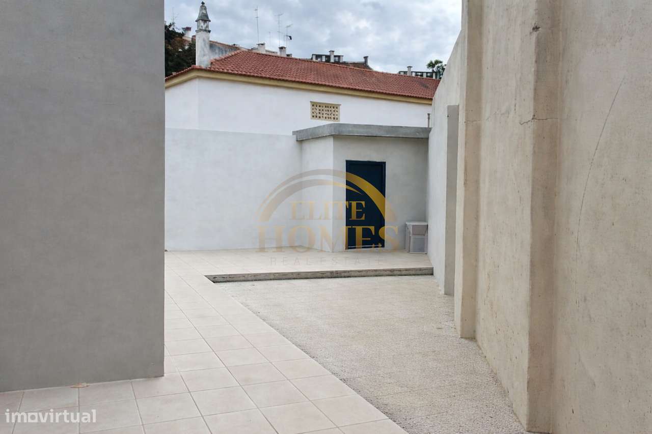 Moradia T3 totalmente reconstruída no centro de Almada — onde o design-5