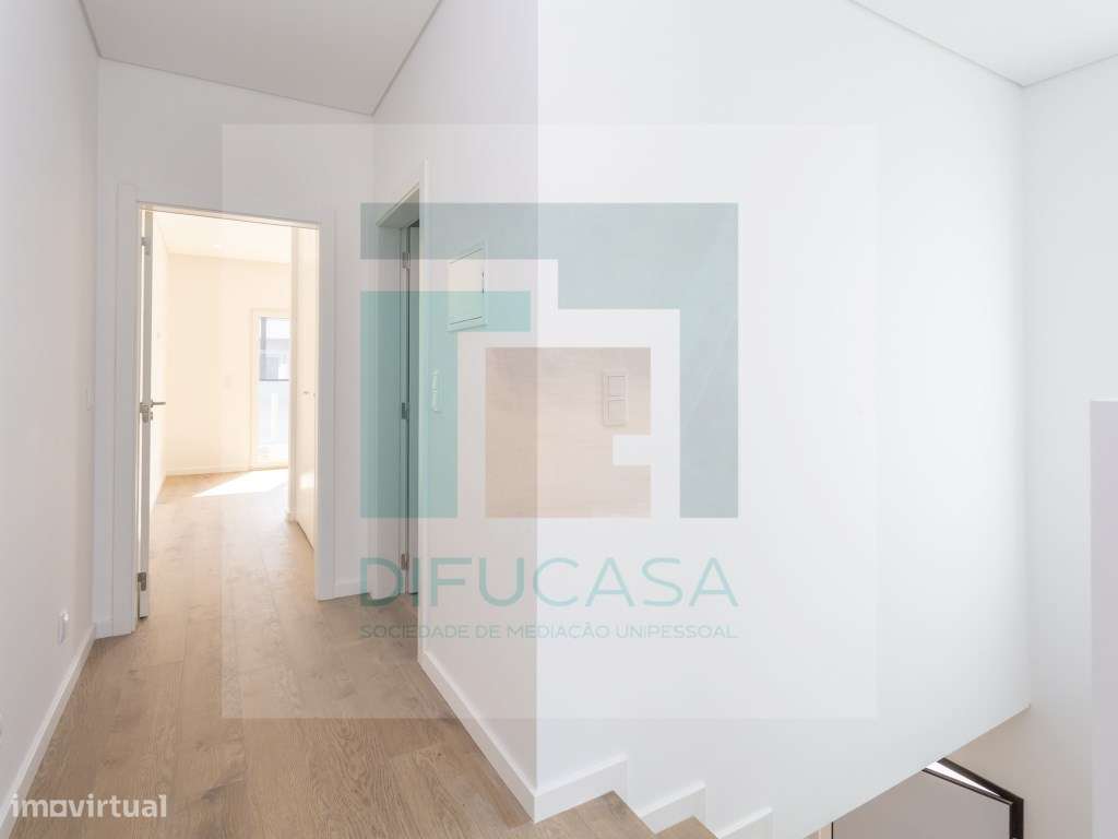 R084_2_Moradia Geminada T3+1-21