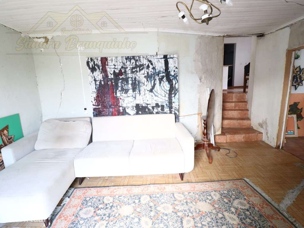 Moradia T3 com garagem e terreno 4120m2-47