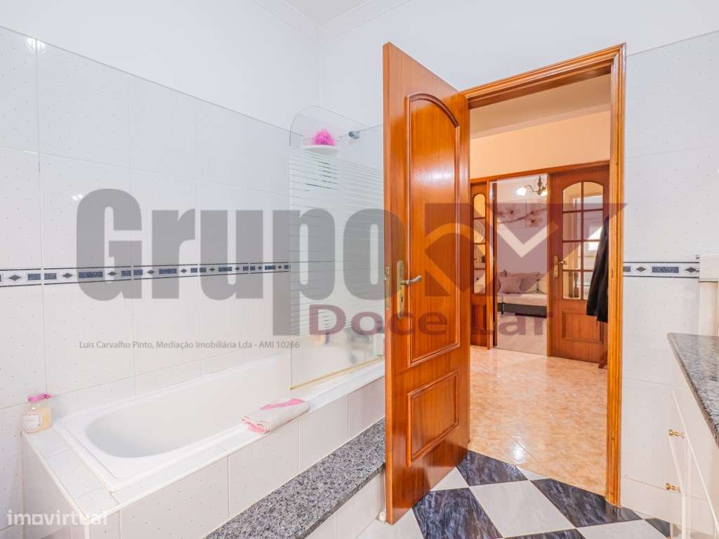 Moradia Isolada T5 com Garagem e anexo em Quinta do Conde-21