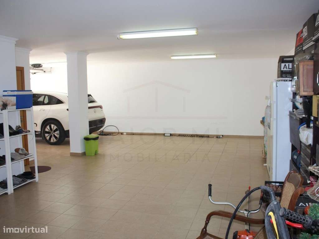 Moradia T5 com grandes áreas em zona muito tranquila de Rio Maior-56