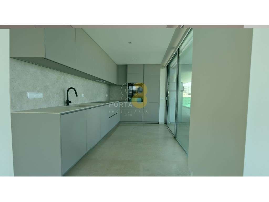 T2 Exclusivo com Terraço de 80 m² | 2 Suites | Piscina e Garagem Box-14