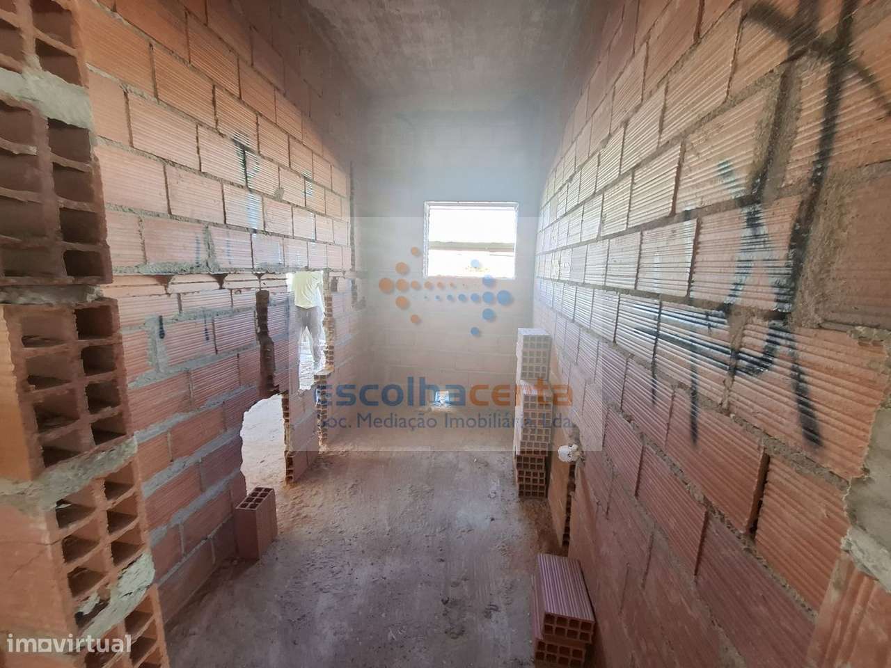 MORADIA TÉRREA T4 ISOLADA EM CONSTRUÇÃO - FERNÃO FERRO-9