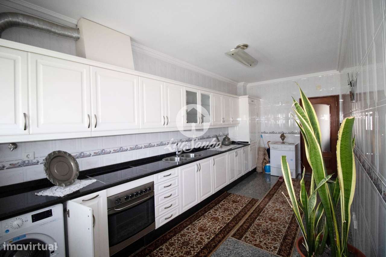 Moradia T4+1 com comércio a 300m da praia das Caxinas em Vila do Co... - Grande imagem: 4/18