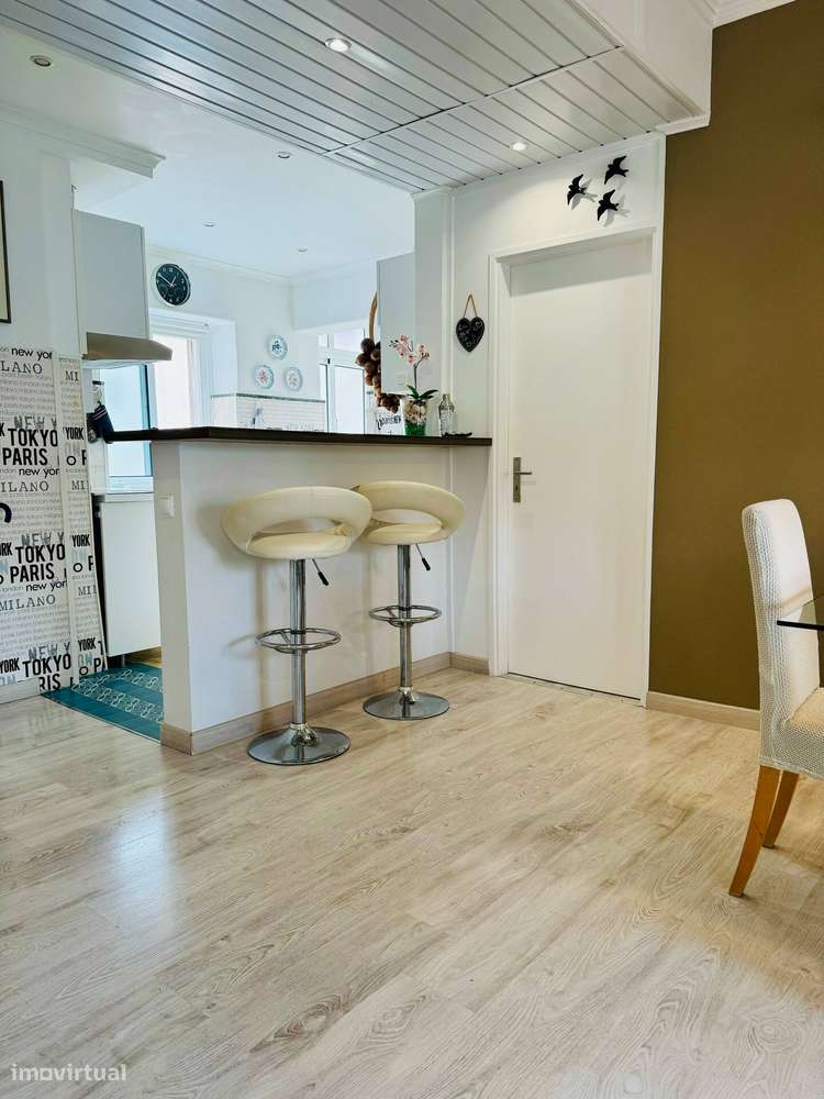 T2 renovado e mobilado em Campo de Ourique - Grande imagem: 3/40