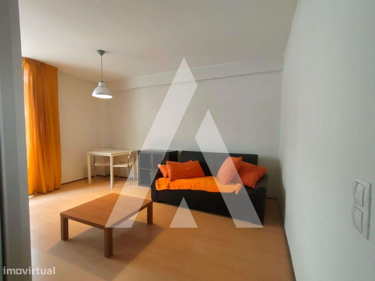 Apartamento T0 junto ao Centro Comercial Glicínias em Aradas - Grande imagem: 1/14