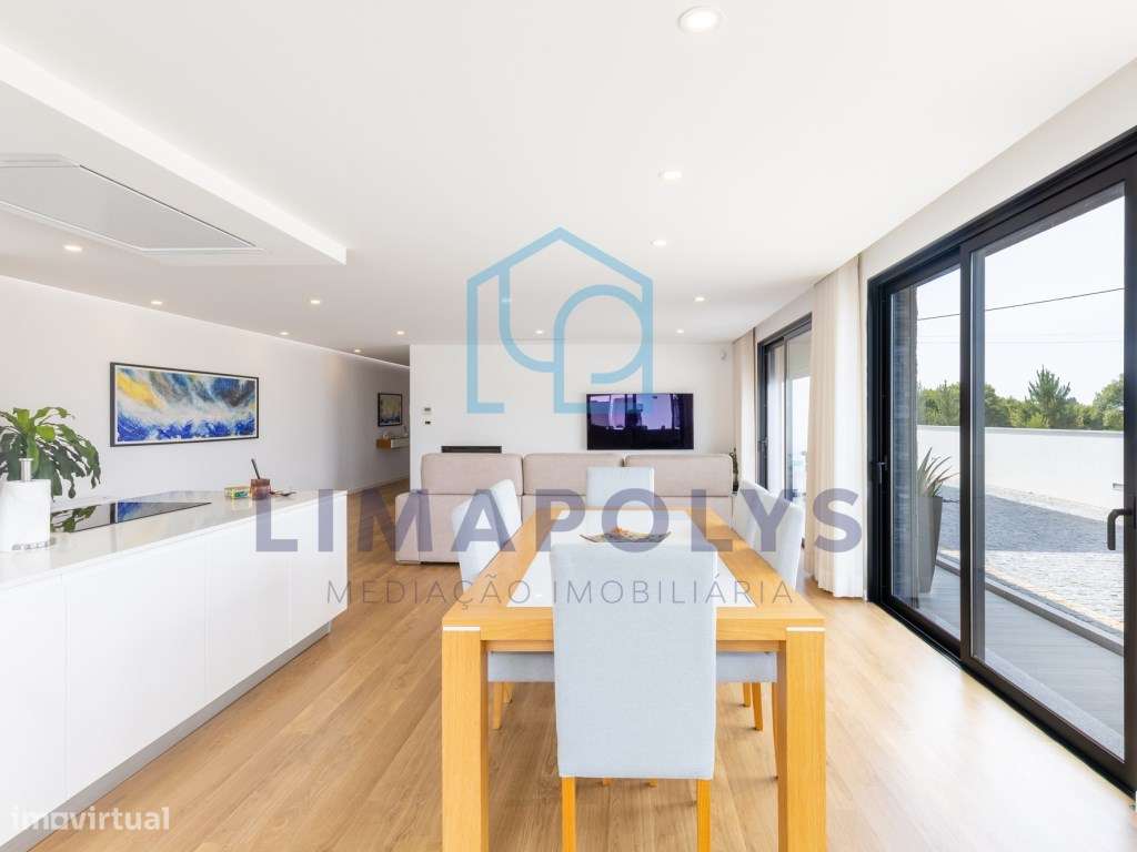 Moradia de Luxo a 400m da Praia-13