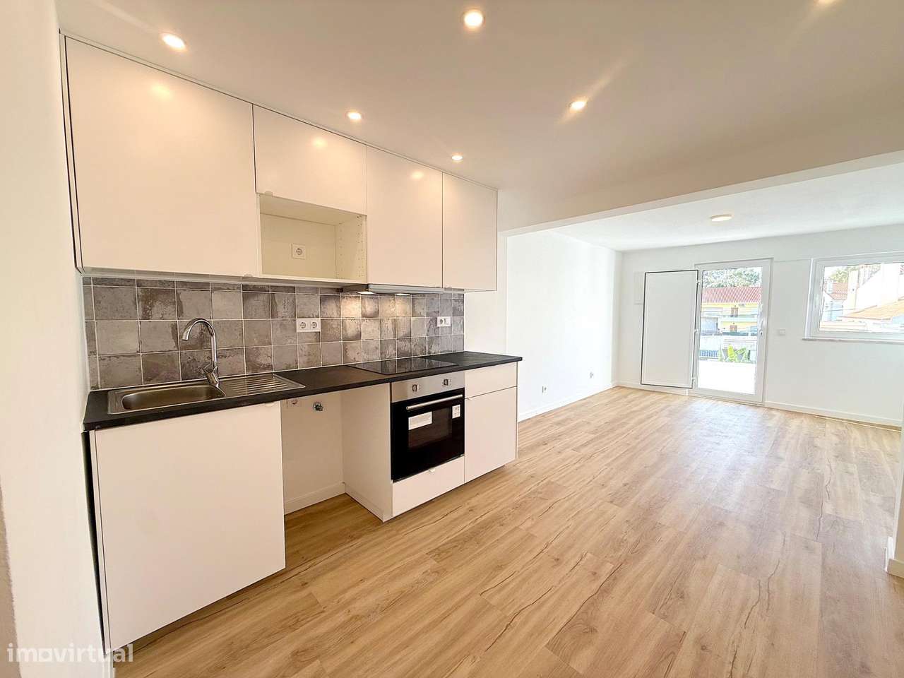 T2 remodelado c/ varanda e vista rio!-2