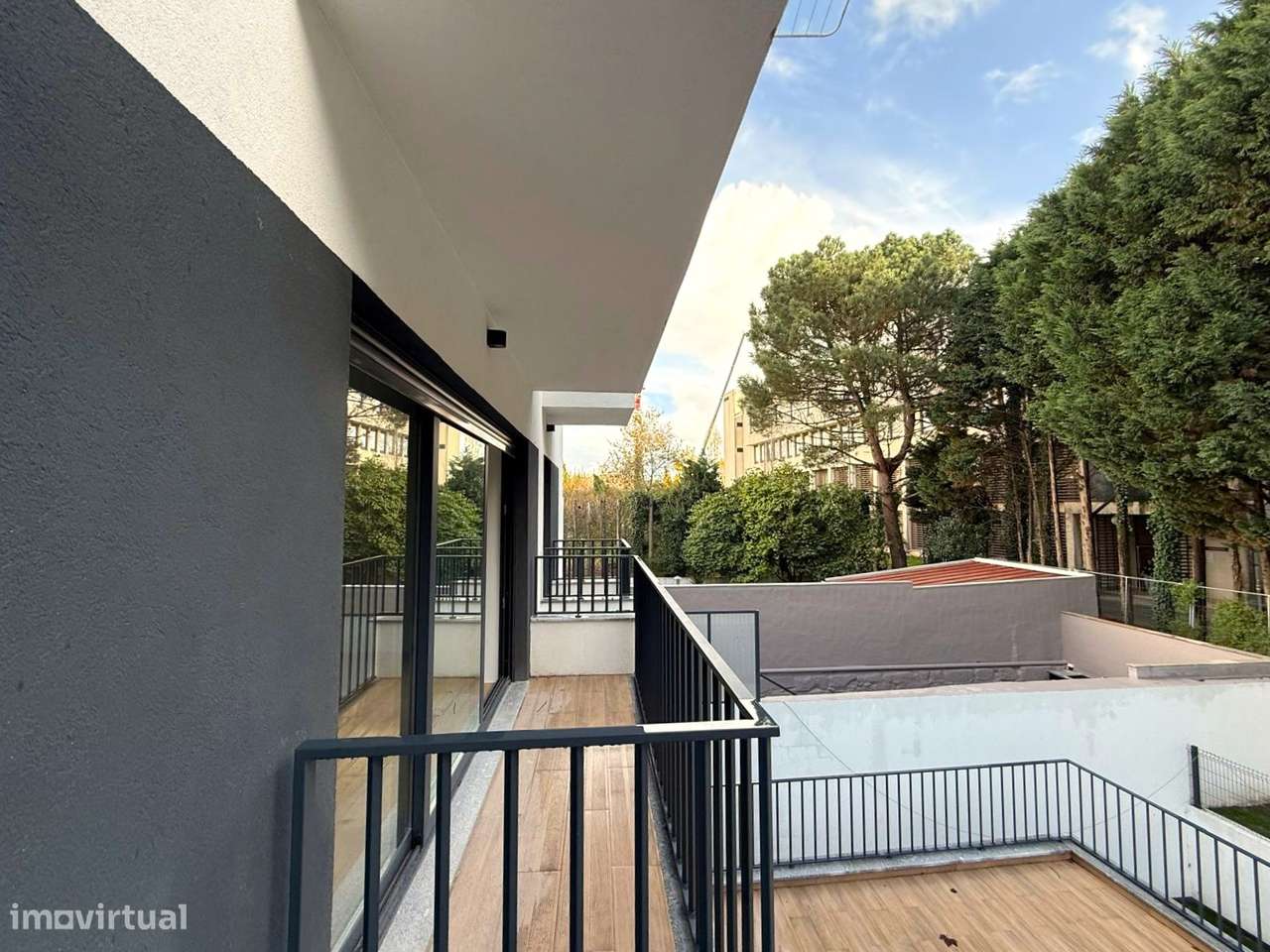 T2+1 novo c/ varanda p/ arrendar no Campo Alegre - Grande imagem: 2/40