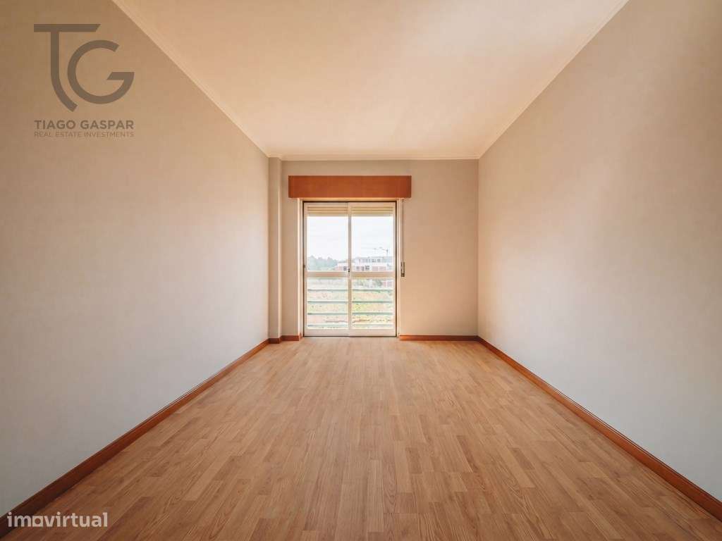 T2 com suíte e garagem a 800m da praia Ericeira-9