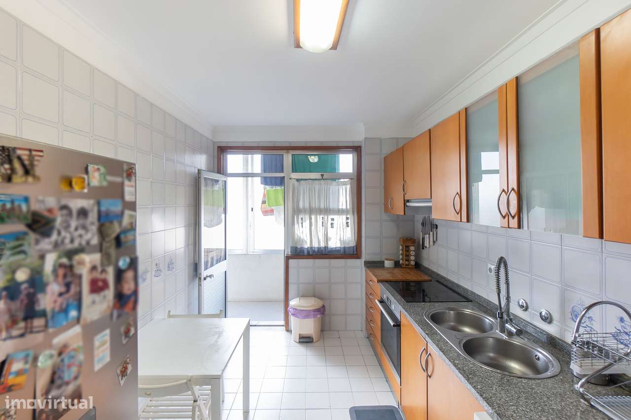 T3 com Varanda + Garagem | A 600m do Metro da Venda Nova-5