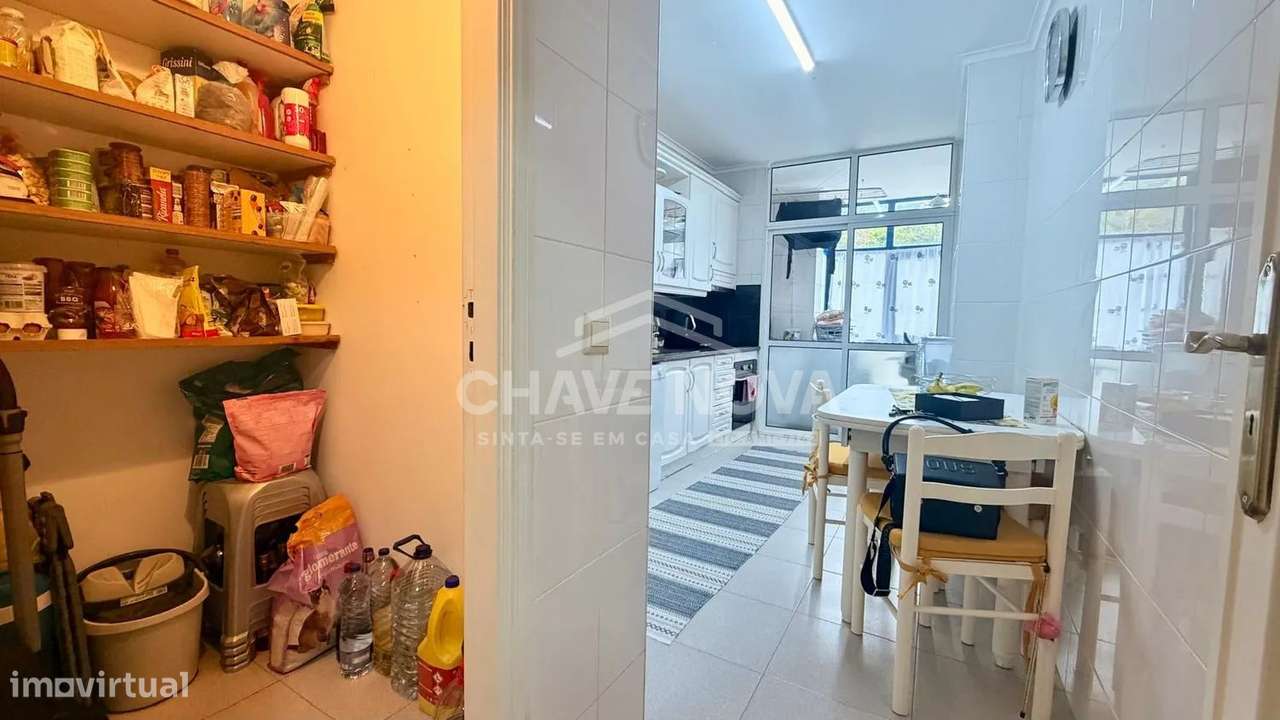 T2 c/ Garagem Box em Canelas-2