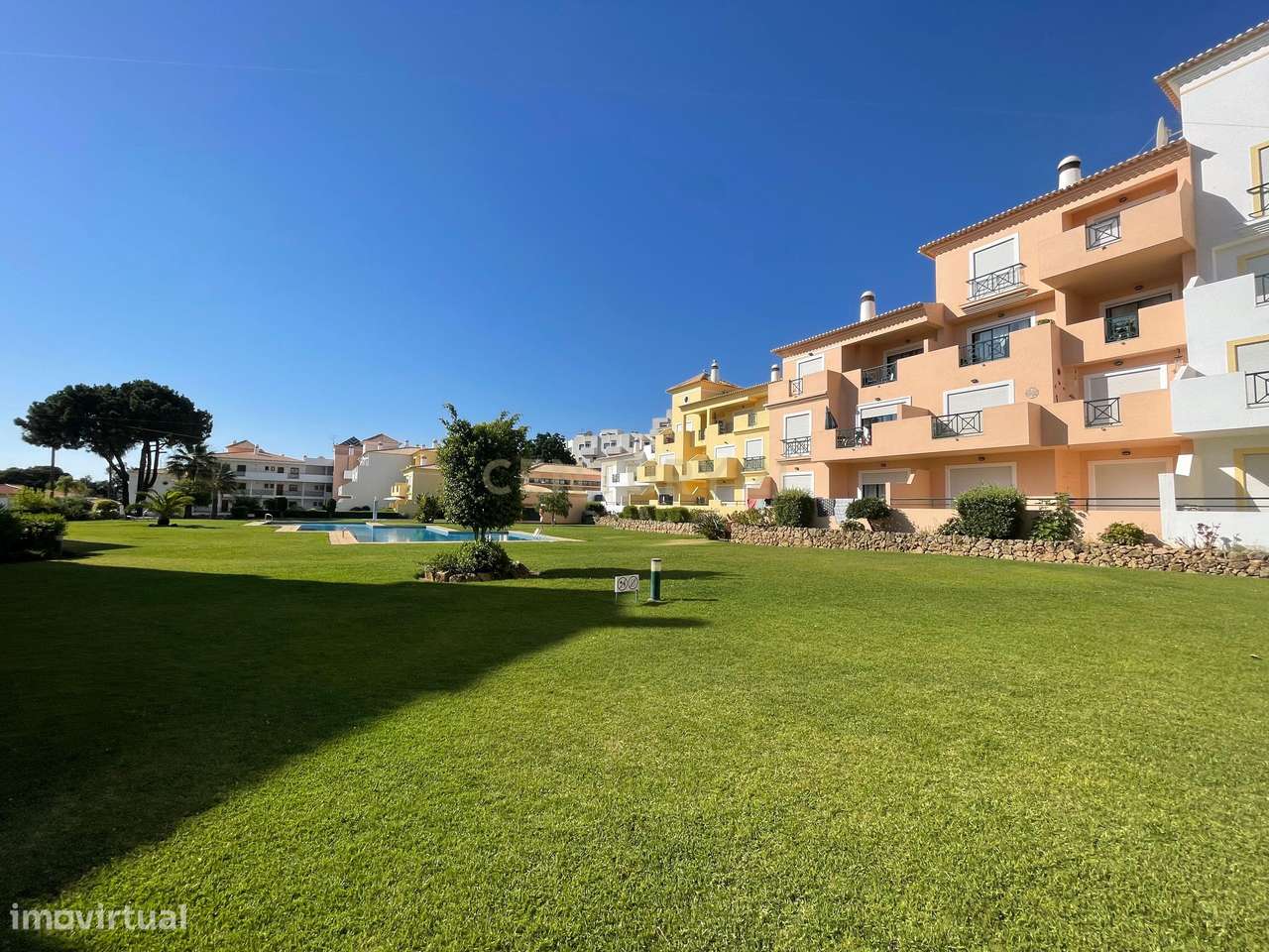 Arrendamento: Apartamento com 2 Quartos, Piscina e Garagem – Perto da - Grande imagem: 3/27