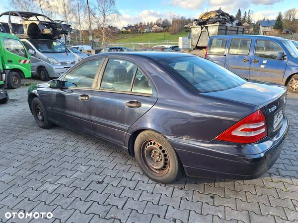 MERCEDES W203 C-KLASA SEDAN 4D LAMPA TYŁ PRAWA - 11