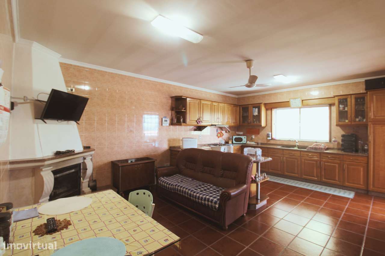 Moradia T4 com jardim e terreno em Oliveira do Bairro - Grande imagem: 5/32