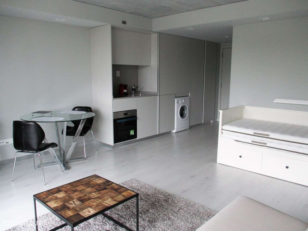 Apartamento T0 mobilado, com lugar de garagem, Forca, Aveiro - Grande imagem: 2/16