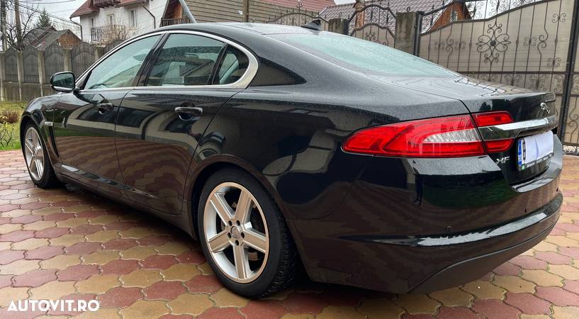 Jaguar XF 2.2 Diesel Sportbrake - 3