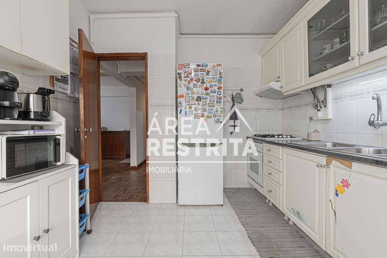 Apartamento T3 transformado em T2 no Seixal, Arrentela-5